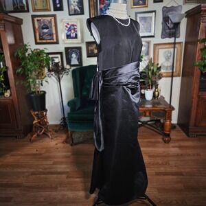 Wear Your Love Black Satin‎ Sleeveless Evening Gown Maxi Dress Formal Gown